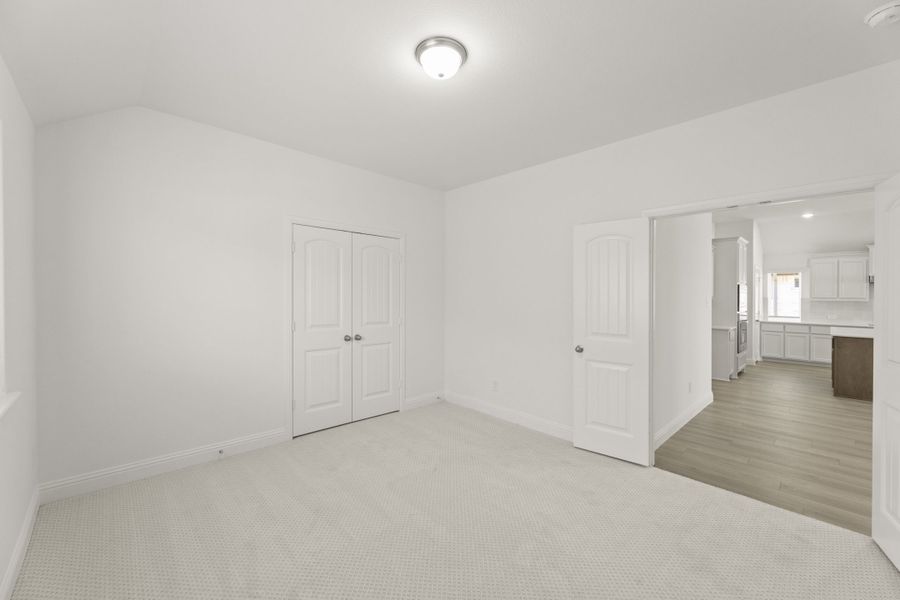 Spacious, unfurnished interior of a new home in Keeneland, Aubrey (Image 38).
