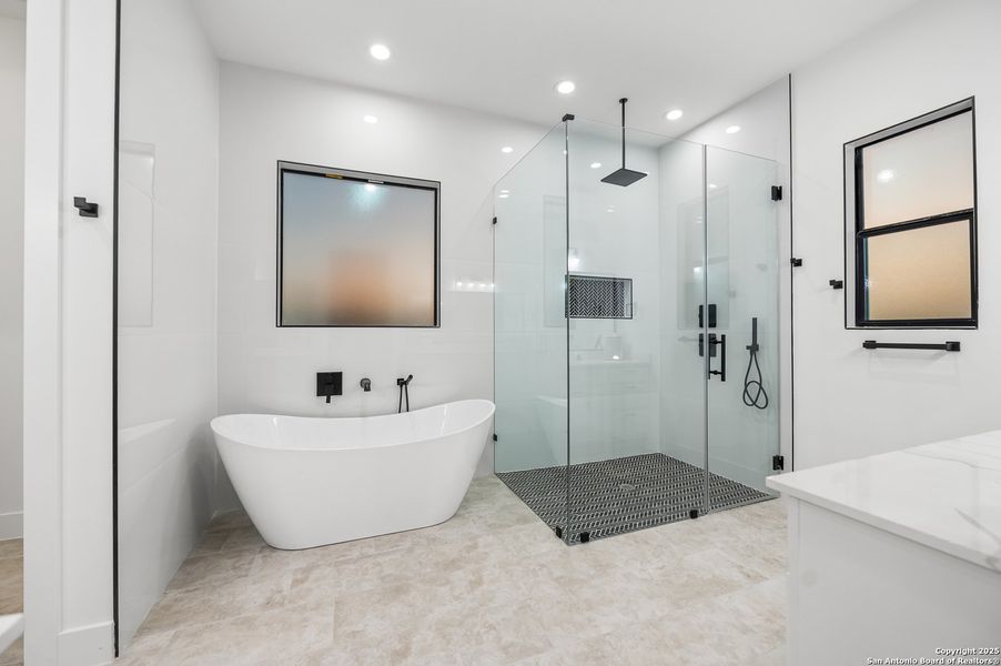 Furnished interior view inside a new home in , Bandera (Image 6).