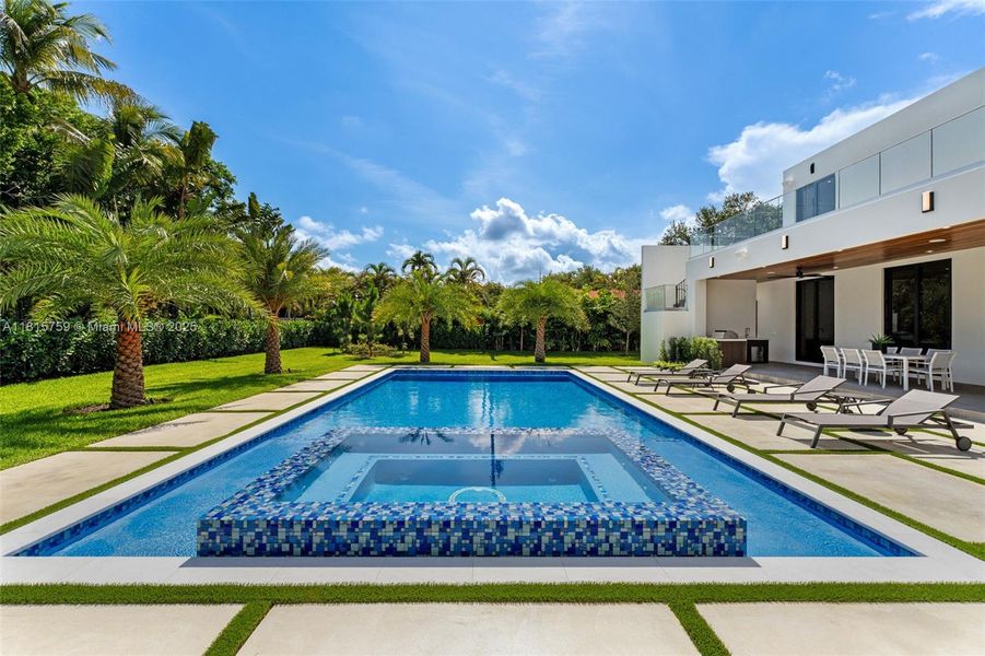 Exterior details and patio area of a home in , Pinecrest (Image 38).