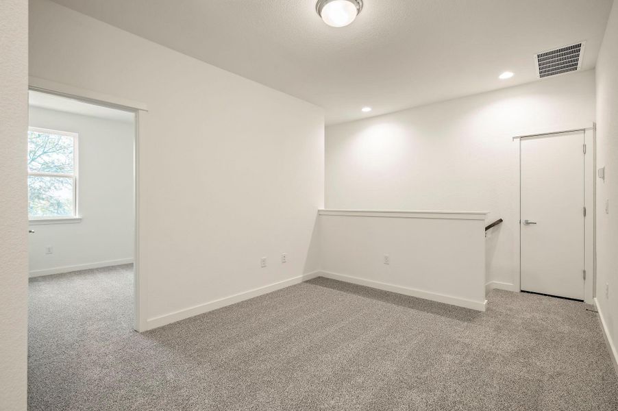 Spacious, unfurnished interior of a new home in , Buda (Image 22).
