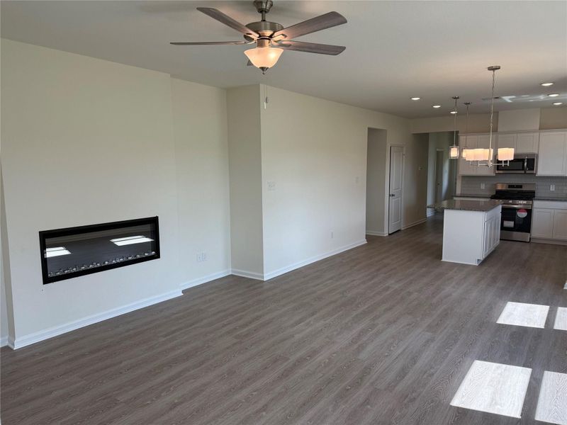 Spacious, unfurnished interior of a new home in Anderson Lake, Houston (Image 9).