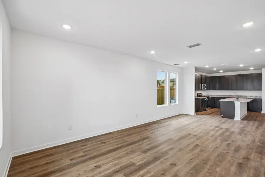 Spacious, unfurnished interior of a new home in Parkton Square, Kyle (Image 15).
