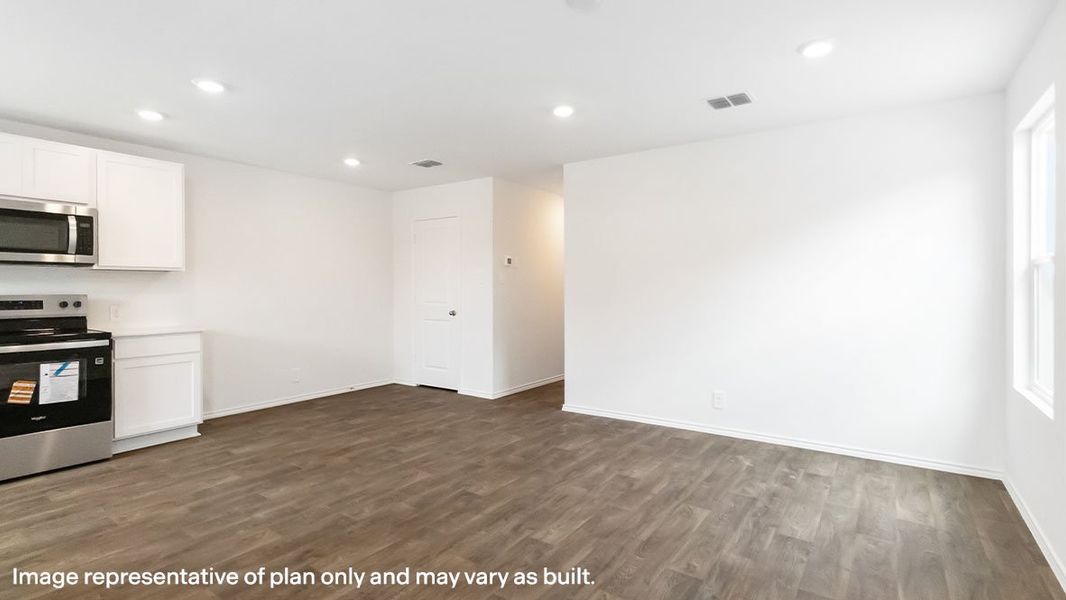 Representative unfurnished interior of a home built from the The Gabriel by D.R. Horton in Sonora, San Antonio (Image 18).