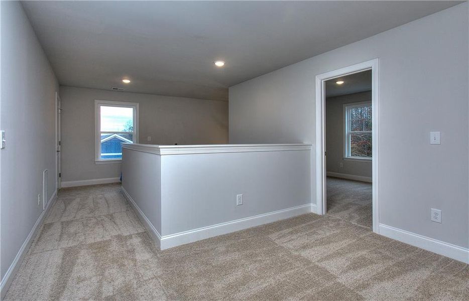 Spacious, unfurnished interior of a new home in , Homer (Image 31).