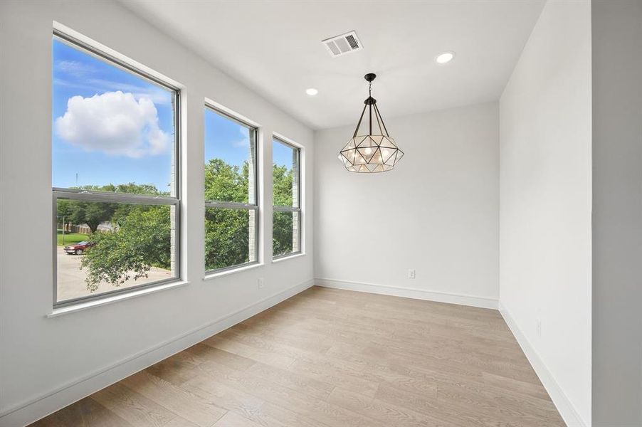 Whether you are hosting grand dinner parties or cozy family meals, this dining room fits all occasions! Whether you are hosting grand dinner parties or cozy family meals, this dining room fits all occasions!