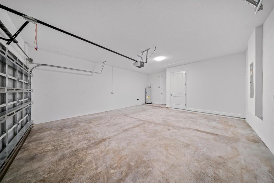 Spacious, unfurnished interior of a new home in , Port St. Lucie (Image 26).