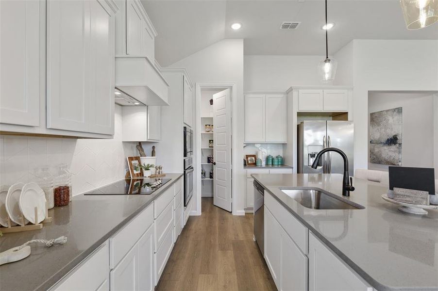 10_1834Park_010_mls 10_1834Park_010_mls