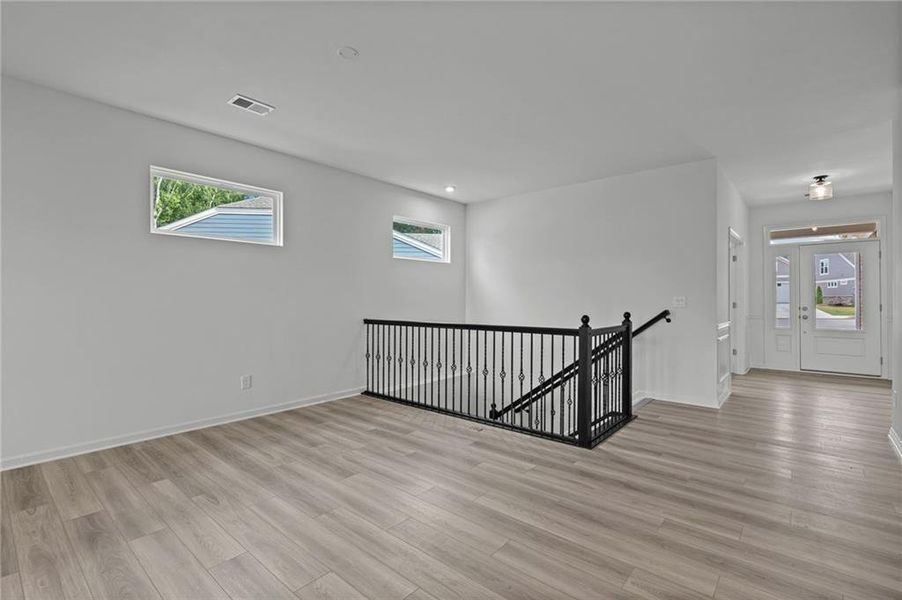 Spacious, unfurnished interior of a new home in Laurel Farms, Dallas (Image 38).