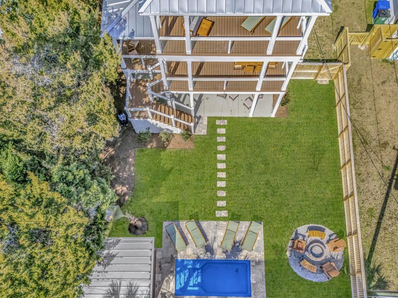 Condo located in Isle Of Palms, SC showcasing its design and architecture (Image 4).