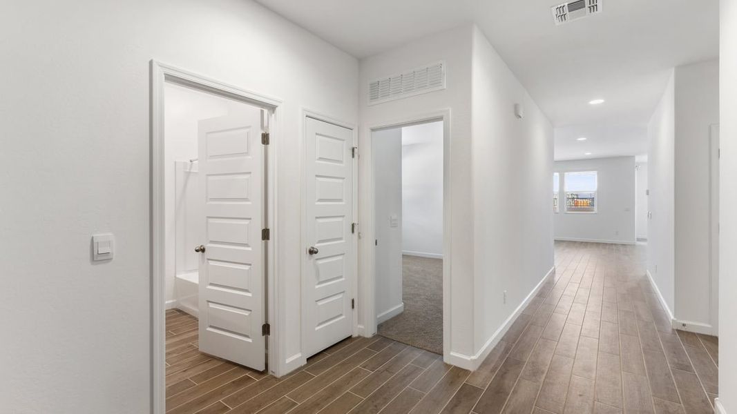 Spacious, unfurnished interior of a new home in Entrada Del Toro at Rancho Sahuarita, Sahuarita (Image 19).