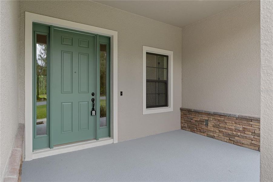 Exterior details and patio area of a home in , Dunnellon (Image 29).