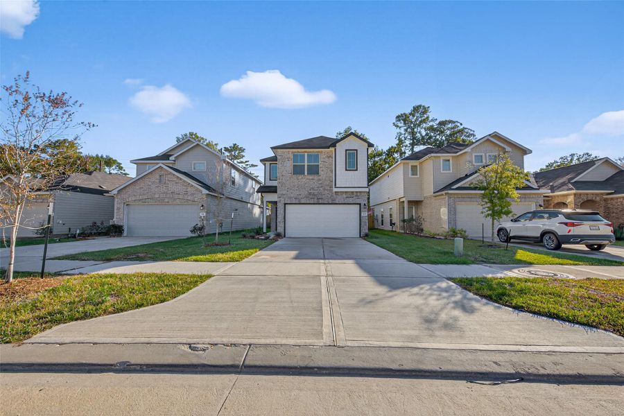 Front exterior of a new home in Woodland Lakes, Huffman, TX, highlighting curb appeal (Image 25). Front exterior of a new home in Woodland Lakes, Huffman, TX, highlighting curb appeal (Image 25).