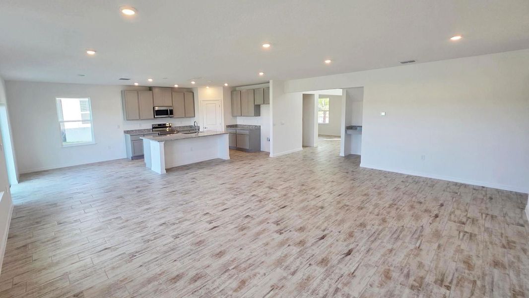 Spacious, unfurnished interior of a new home in Island Forest Preserve, Merritt Island (Image 8).
