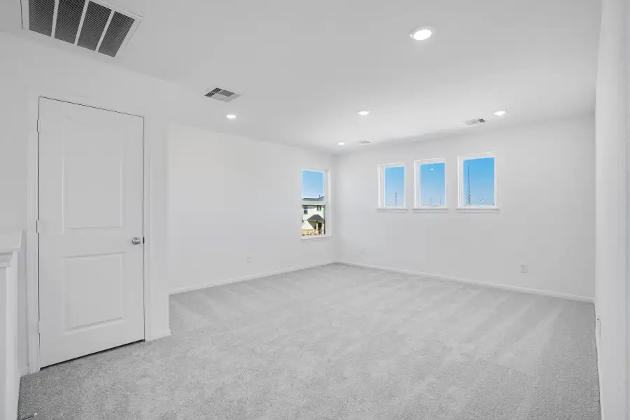 Spacious, unfurnished interior of a new home in Ryehill, Richmond (Image 20).