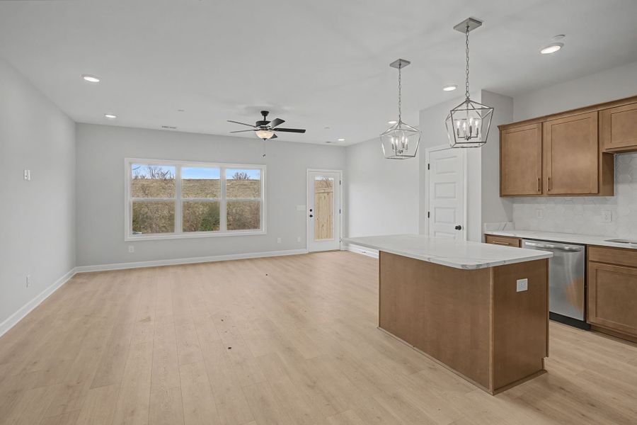 Spacious, unfurnished interior of a new home in Oxford Station, Gallatin (Image 28).