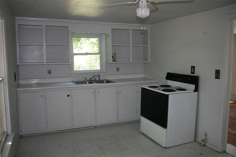 Furnished interior view inside a new home in , Weatherford (Image 3).