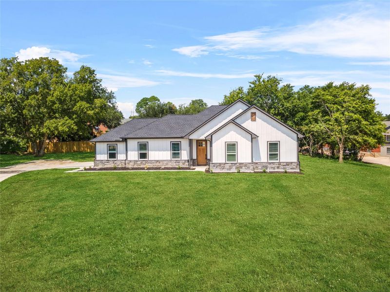 Front exterior of a new home in , Brenham, TX, highlighting curb appeal (Image 18). Front exterior of a new home in , Brenham, TX, highlighting curb appeal (Image 18).