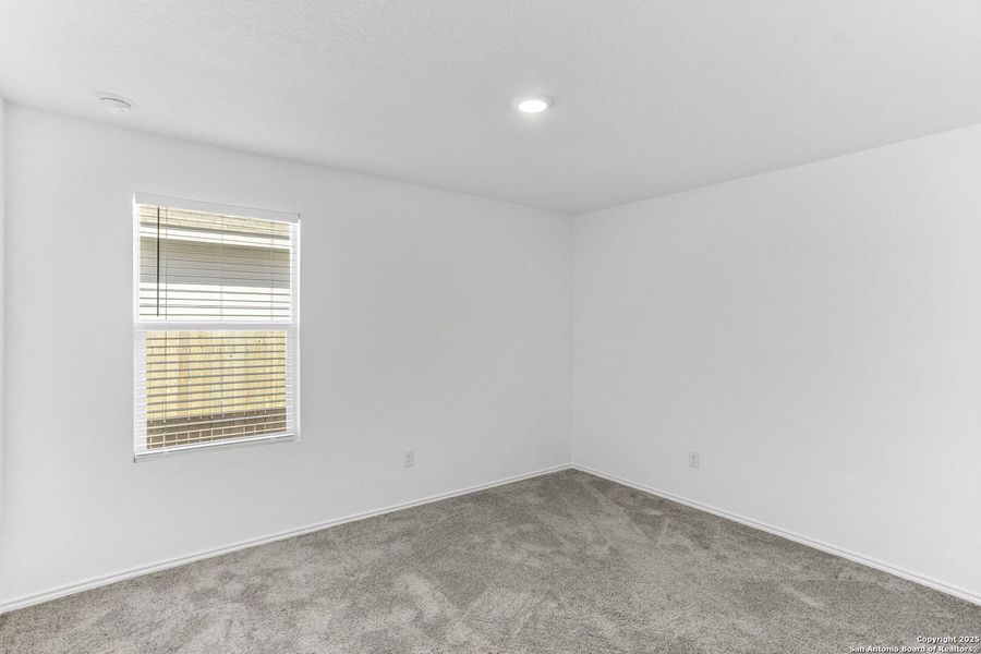Spacious, unfurnished interior of a new home in , Bulverde (Image 14).