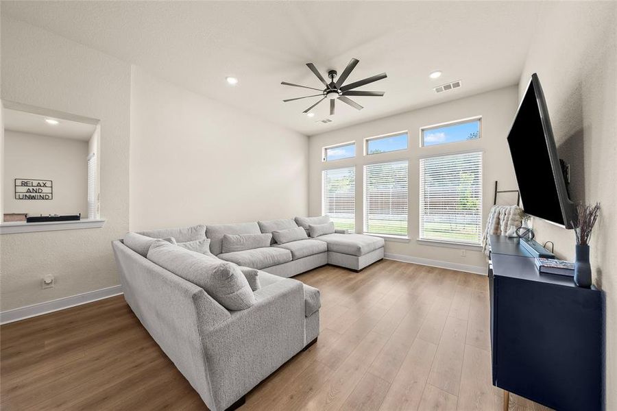 Furnished interior view inside a new home in Willow Grove, Melissa (Image 11).