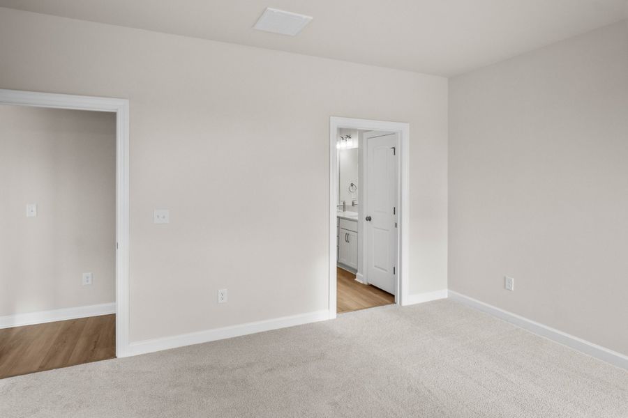 Spacious, unfurnished interior of a new home in Coastal Club of the Carolinas, Calabash (Image 14).