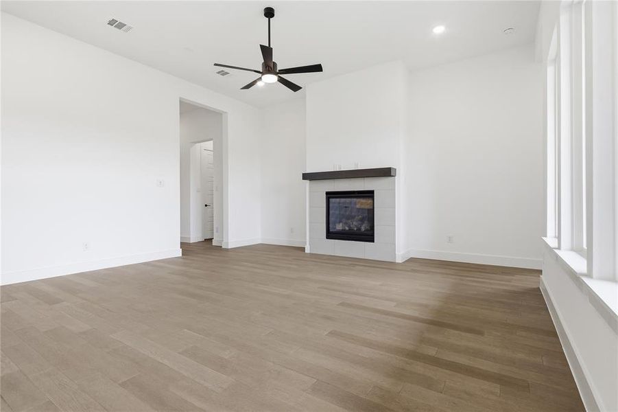 Spacious, unfurnished interior of a new home in Pecan Grove, Burleson (Image 19). Spacious, unfurnished interior of a new home in Pecan Grove, Burleson (Image 19).