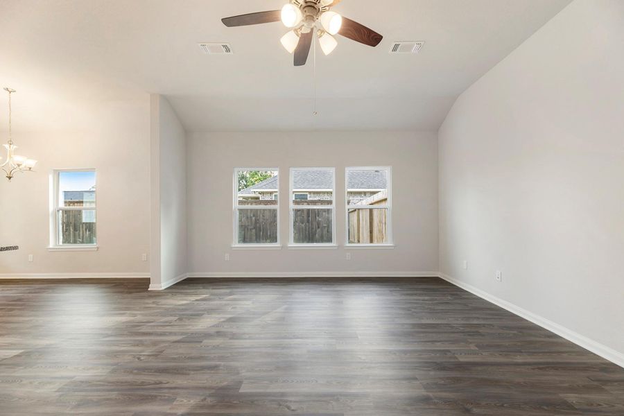 Spacious, unfurnished interior of a new home in , Bay City (Image 19).