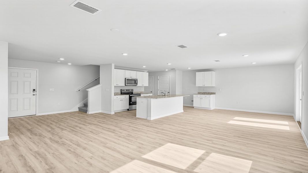 Spacious, unfurnished interior of a new home in Titus Park, Panama City (Image 21). Spacious, unfurnished interior of a new home in Titus Park, Panama City (Image 21).