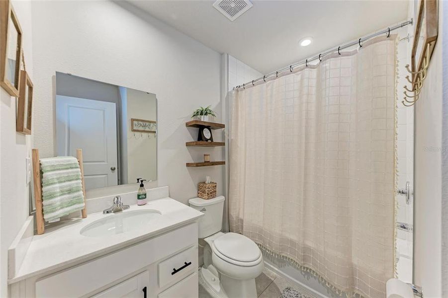 Furnished interior view inside a new home in , Bradenton (Image 9).