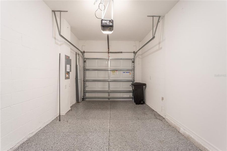 Spacious, unfurnished interior of a new home in , Sarasota (Image 65).