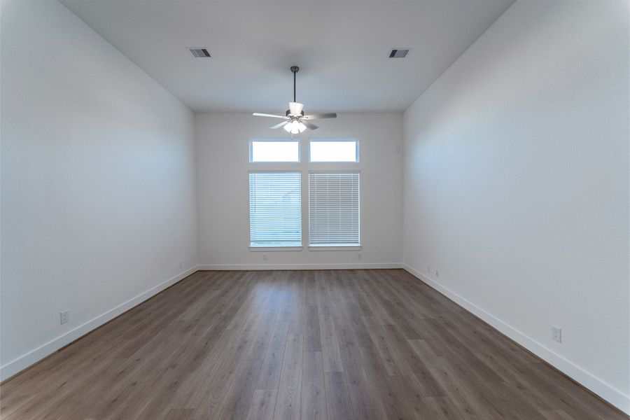 Spacious, unfurnished interior of a new home in Sunterra, Katy (Image 11).