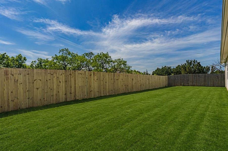 Exterior details and patio area of a home in , Granbury (Image 23).