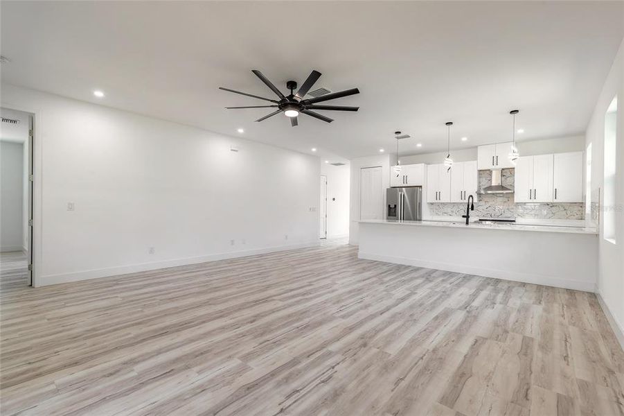 Spacious, unfurnished interior of a new home in , Daytona Beach (Image 17).