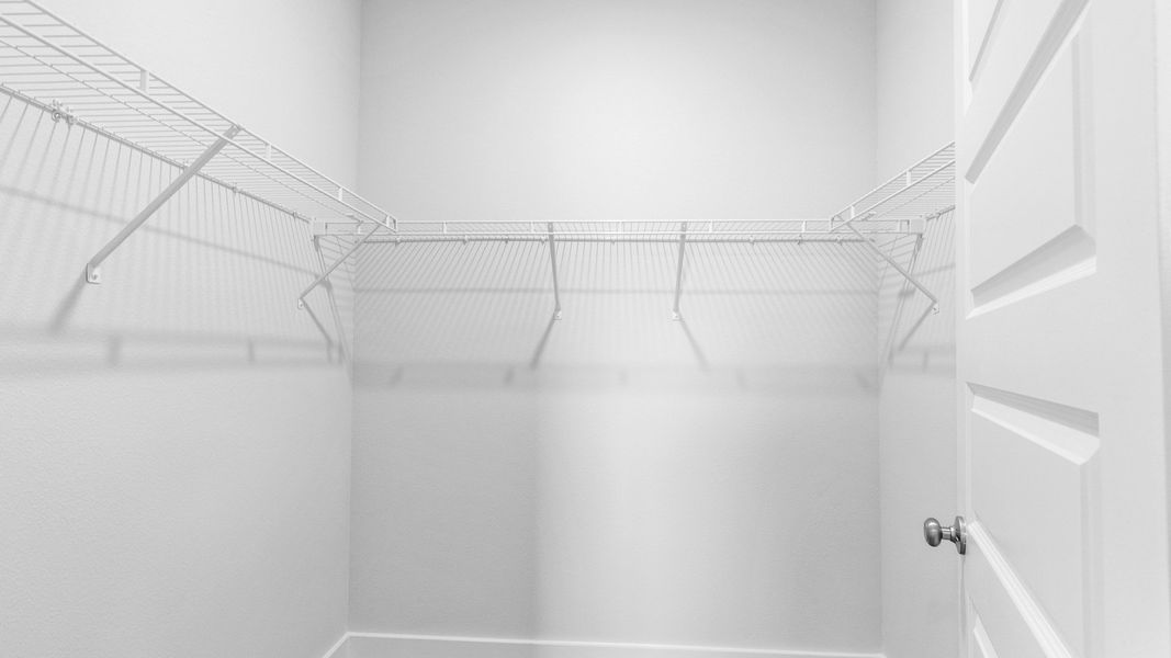 Spacious, unfurnished interior of a new home in Colonial East, Panama City Beach (Image 20).