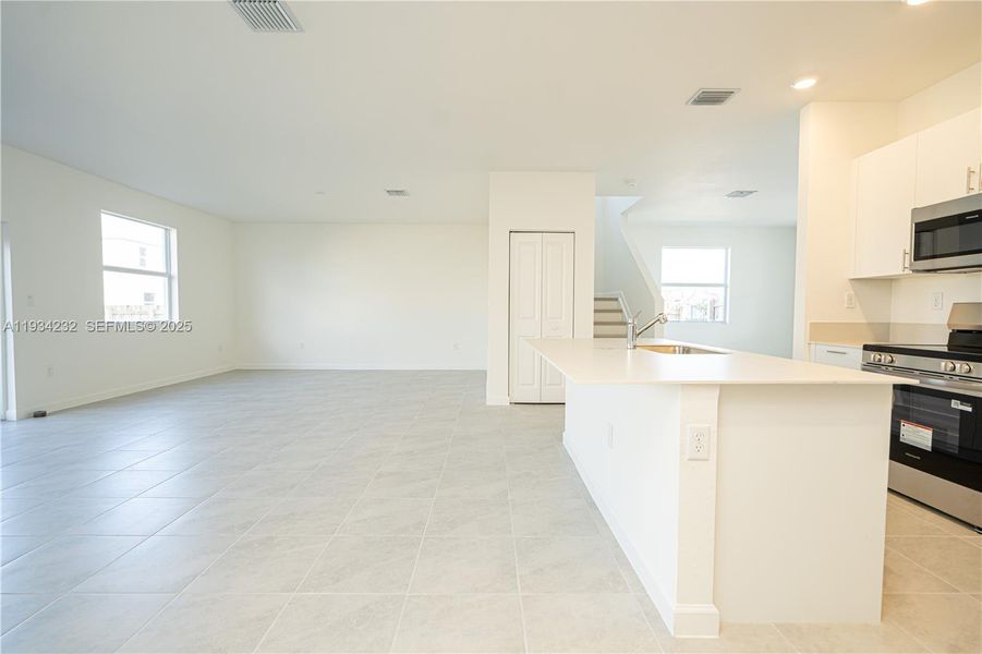 Image 66 of a home in Acacia Groves.