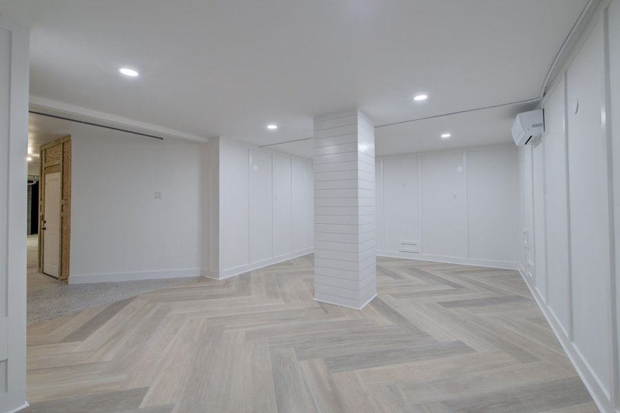 Spacious, unfurnished interior of a new home in Daniel Island Park, Charleston (Image 73).