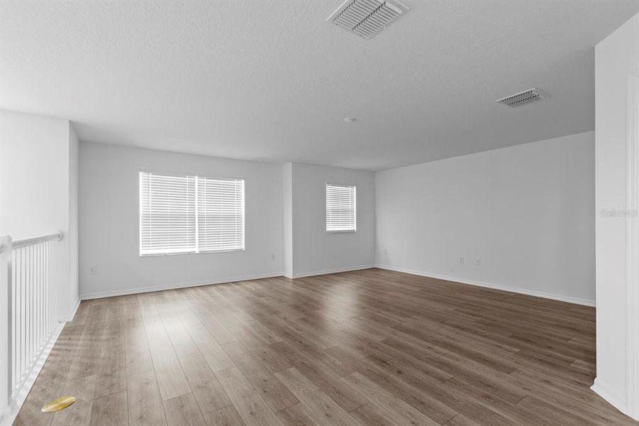 Spacious, unfurnished interior of a new home in , Tampa (Image 24).
