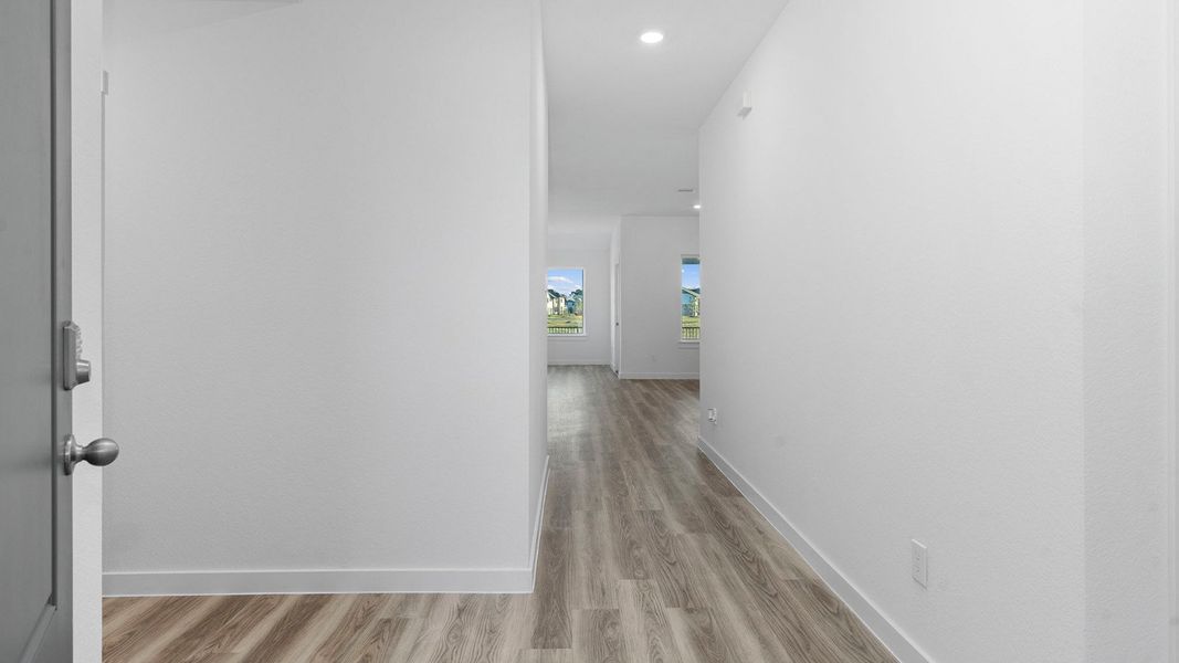 Representative unfurnished interior of a home built from the Huntsville by D.R. Horton in Marlow Lake, Texas City (Image 16).
