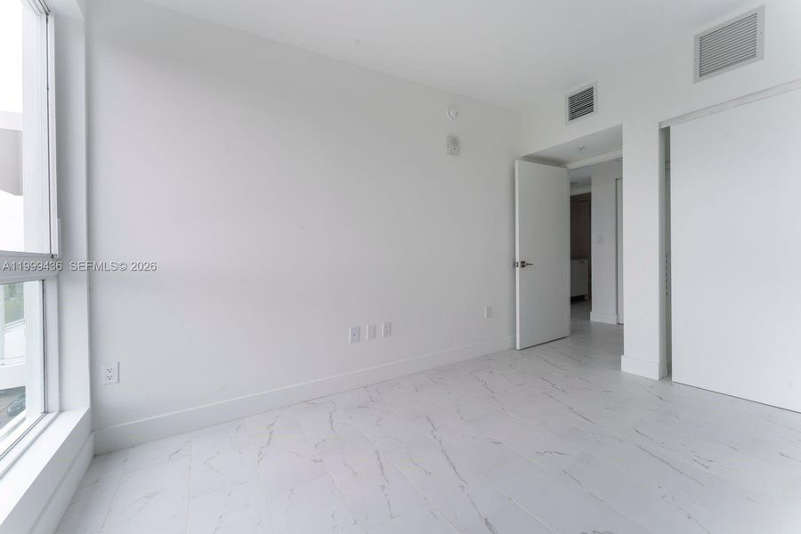 Spacious, unfurnished interior of a new home in , Hollywood (Image 9).