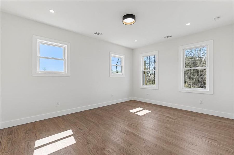 Spacious, unfurnished interior of a new home in , Atlanta (Image 20).
