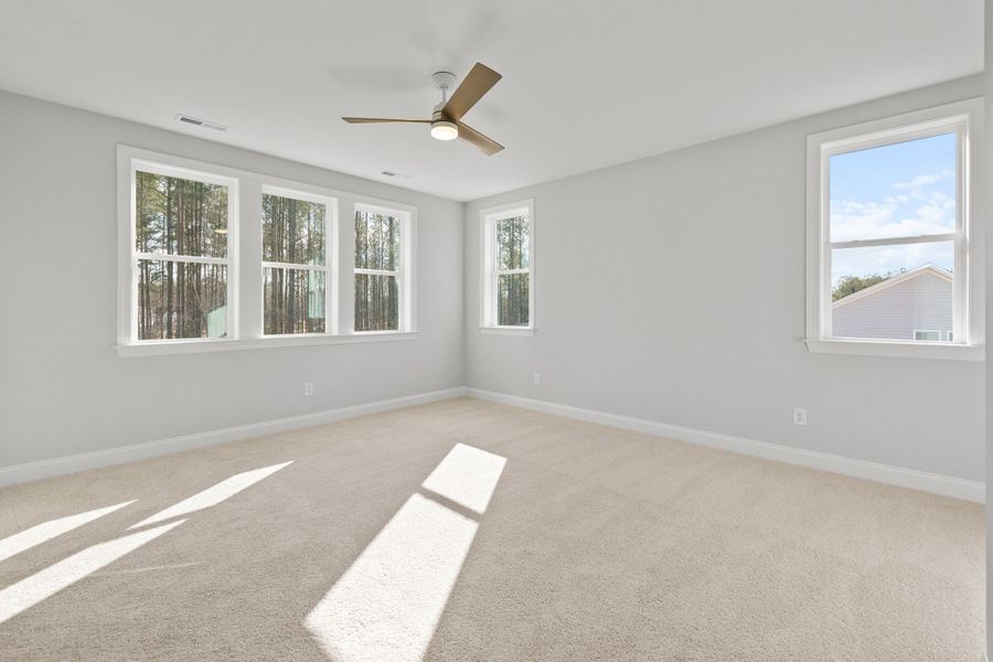 Representative unfurnished interior of a home built from the The Hampton by RobuckHomes in Baylee Ridge, Selma (Image 134).