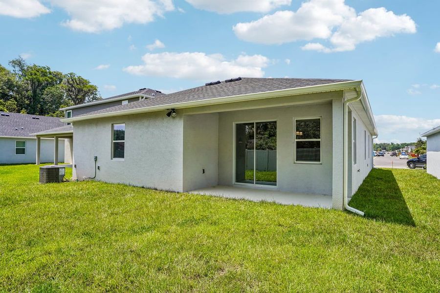 Exterior details and patio area of a home in Oasis Reserve, Orlando (Image 3).