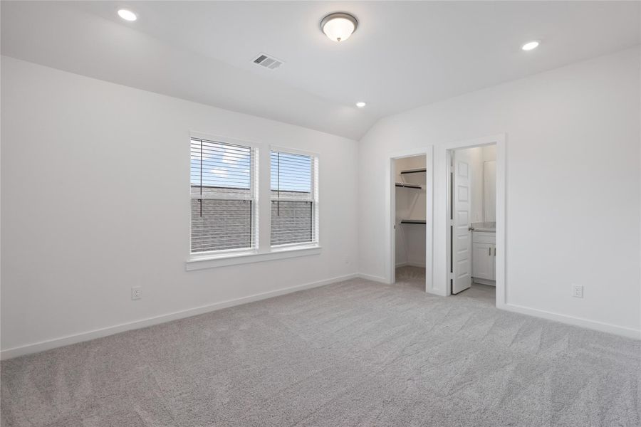 Spacious, unfurnished interior of a new home in Glendale Lakes, Rosharon (Image 29).