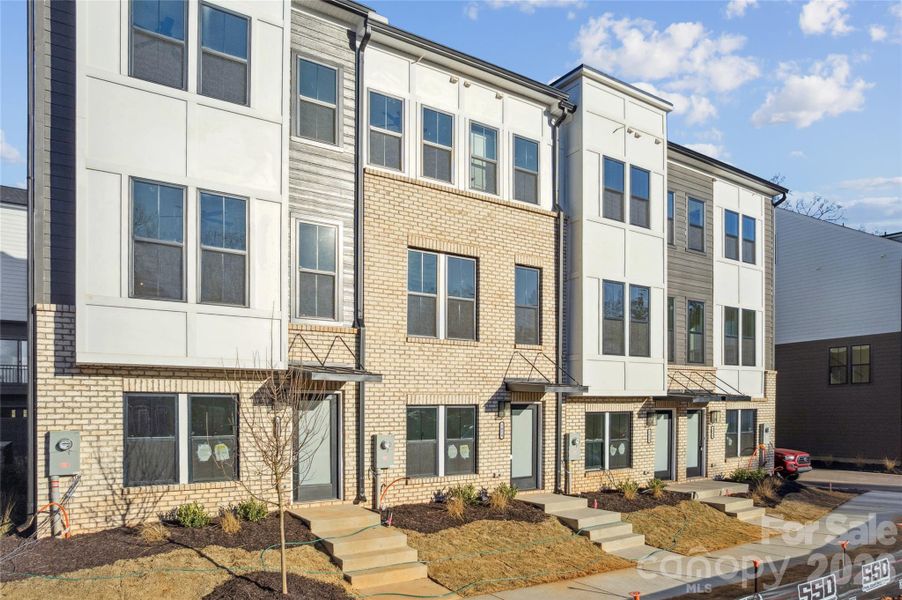 Condo located in Charlotte, NC showcasing its design and architecture (Image 3).