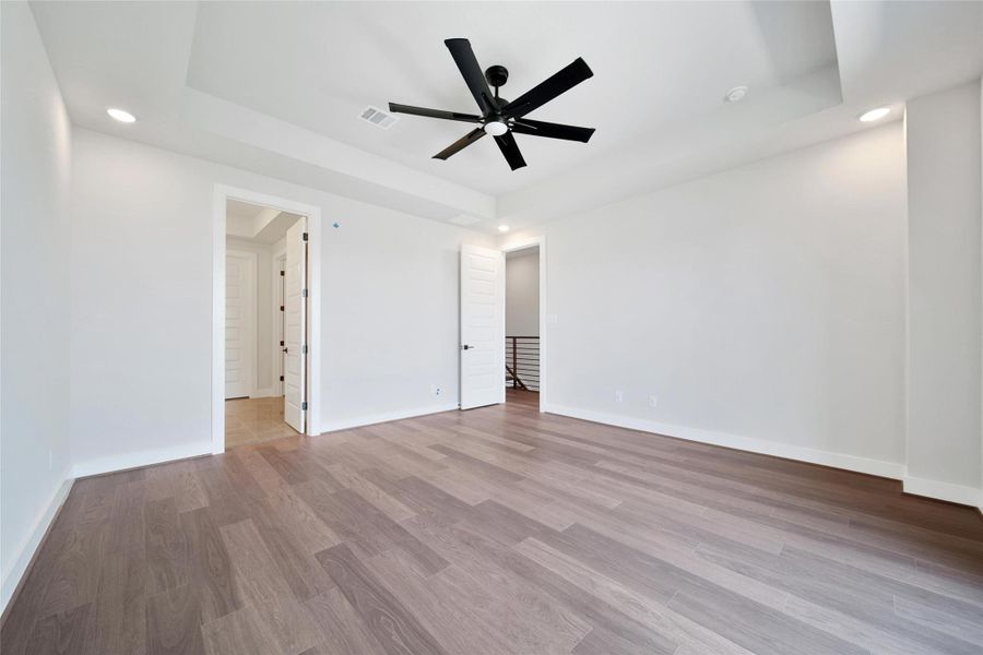Spacious, unfurnished interior of a new home in Lago Pointe, Seabrook (Image 16).