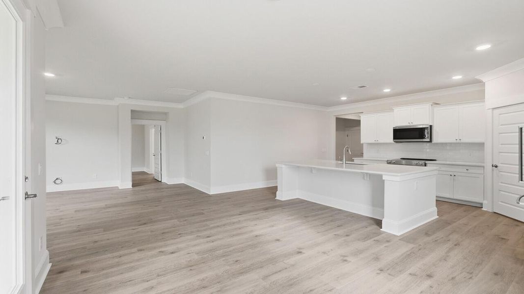 Spacious, unfurnished interior of a new home in Sheep Island, Summerville (Image 26).