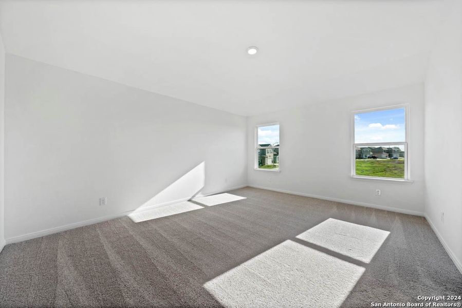 Spacious, unfurnished interior of a new home in Savannah Place, San Antonio (Image 10).