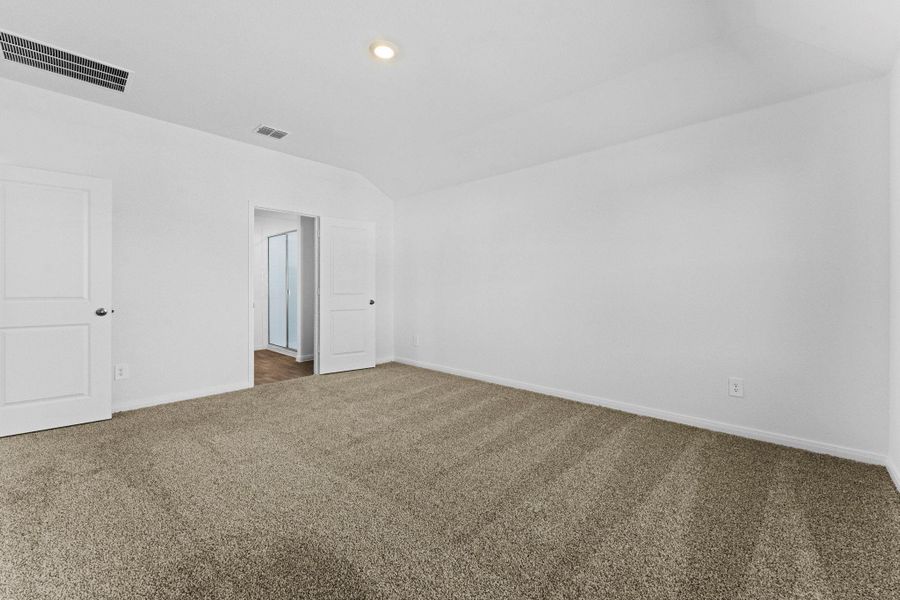 Spacious, unfurnished interior of a new home in Trace, San Marcos (Image 23).