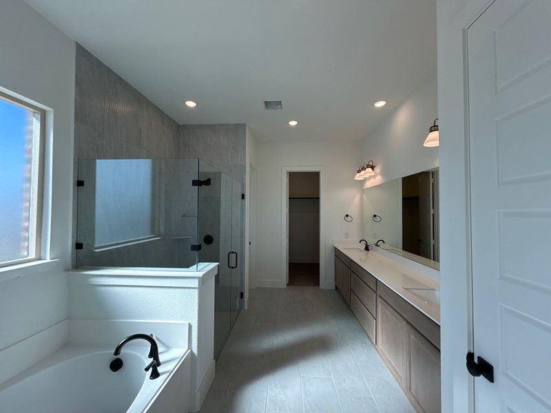 Furnished interior view inside a new home in Creekview Addition, Van Alstyne (Image 9).