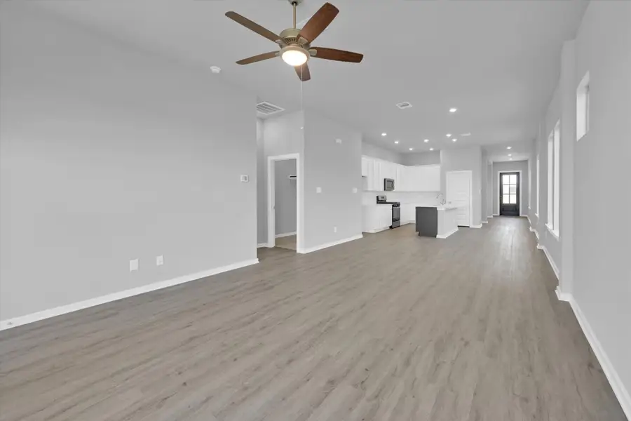 Spacious, unfurnished interior of a new home in Sunterra 40, Katy (Image 25).