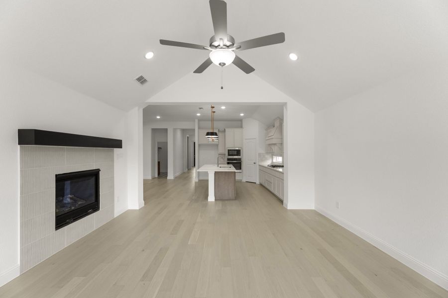 Spacious, unfurnished interior of a new home in The Reserve at Spiritas Ranch, Little Elm (Image 22).